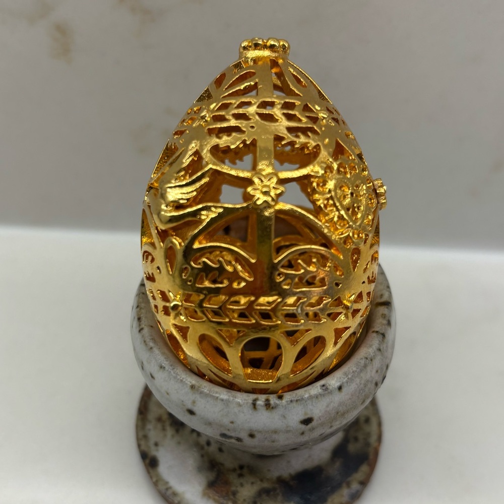 Vintage Franklin Mint Gold Filigree Decorative Egg Collectors Treasury of Eggs